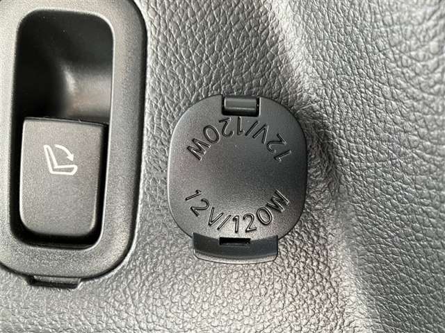 アクセサリーソケット付いています。