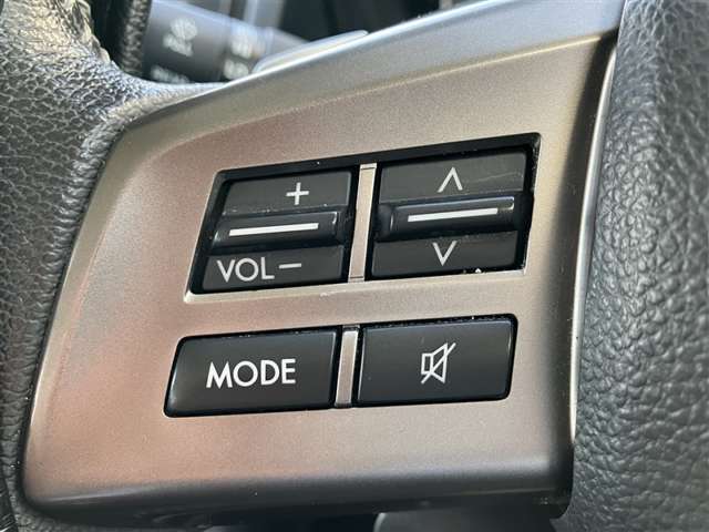 ステアリングスイッチ付いています。