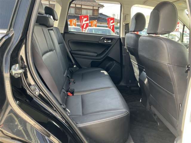 シート素材は本革です。撥水性や耐久性に優れています。