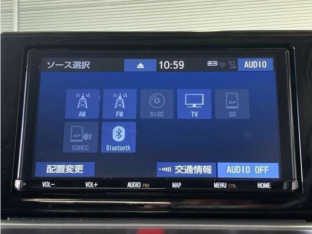 Bluetooth対応、CD/DVD再生機能付き。お好きな音楽を聴きながらのドライブは楽しいですよね～♪