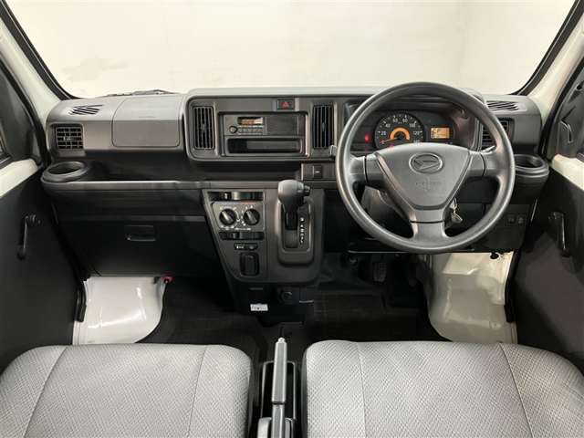 その他にも各種保険、お車の買取（T-UP）、JAF、TSカード、携帯電話などの取扱いをしております。詳しくはスタッフにお尋ねください。