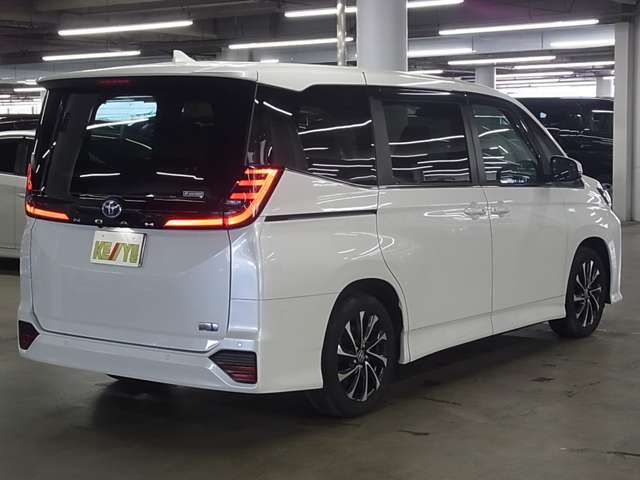 自社陸運局指定工場完備！国家資格車検検査員資格を持った整備士による整備。走行に関係のない所も不具合箇所があれば修理してお渡しいたします。