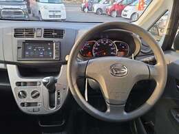 【パワーステアリング】基本装備の1つでハンドルを軽い力で操作可能☆特に低速時や駐車時にハンドルが軽くなり、運転の負担が軽減されます。