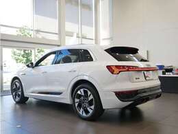 グレイシアホワイトメタリック