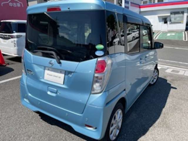 ボディカラーはアイスブルーです。