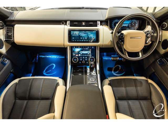 ・エクステンドレザーアップグレードインテリアとなっておりブラック×アイボリーのツートンカラーとなります