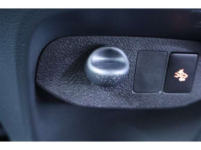 12V/120Wのアクセサリーソケットが付いてます