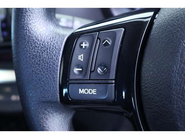 ステアリングスイッチが付いています。ハンドルを握りながらオーディオの操作などが可能です