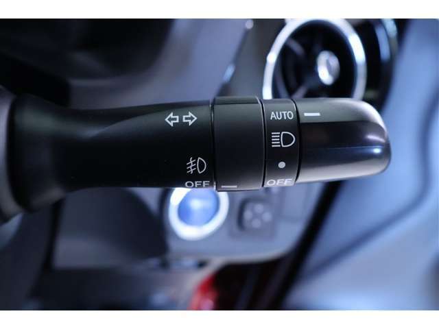 オートライト付！車外の明るさに応じて自動でヘッドライトを点灯・消灯します