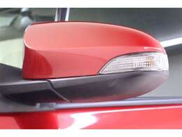 ウィンカーミラーは他のドライバーや歩行者にも分かり易く視認性も十分な装備です