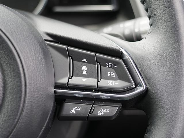 前走車両の速度に合せて、自車の速度を調整できる「MRCC（マツダレーダークルーズコントロール）」を装備しています。