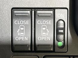 【両側パワースライドドア】スマートキーや運転席のスイッチで後席両側スライドドアの開閉が可能♪電動だから力を入れてドアを開ける必要が無く、小さなお子様でも簡単に開け閉めでき快適です♪