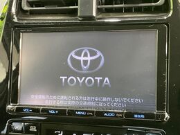 【純正ナビ】人気の純正ナビを装備しております。ナビの使いやすさはもちろん、オーディオ機能も充実！キャンプや旅行はもちろん、通勤や買い物など普段のドライブも楽しくなるはず♪