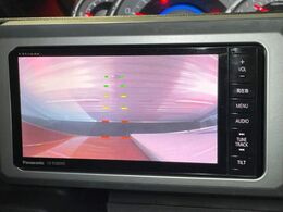 【バックカメラ】駐車時に後方がリアルタイム映像で確認できます。大型商業施設や立体駐車場での駐車時や、夜間のバック時に大活躍！運転スキルに関わらず、今や必須となった装備のひとつです！
