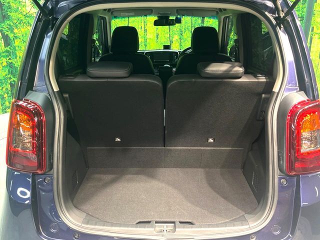 普段のお買い物や通勤、送迎等に十分な荷室スペースを確保しております。セカンドシートを倒すと、大きな荷物の積載も可能です♪