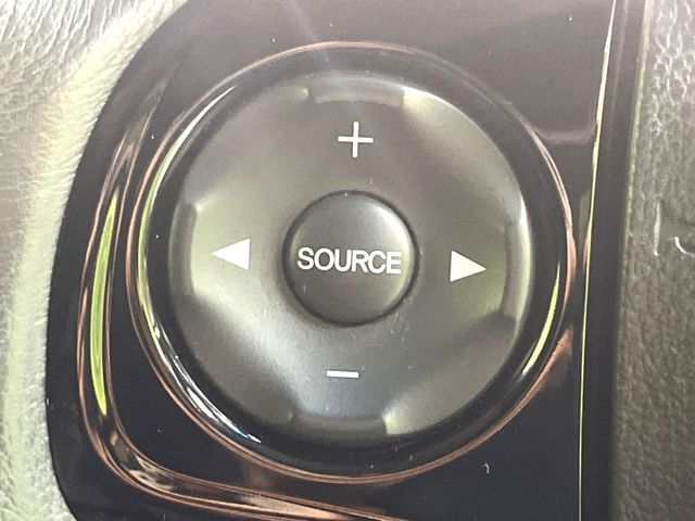 【クルーズコントロール】高速道路もラクラク走行。アクセルを離しても一定速度で走行ができ、長距離運転時の負担を軽減！加速・減速も簡単なスイッチ操作で調整できます。