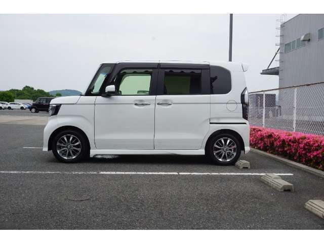 Honda　SENSINGとは衝突を予測してブレーキをかけたり、前のクルマとちょうどいい距離でついていったりできる多彩な安心、快適機能を搭載した先進の安全運転支援システムです。