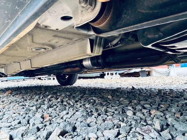 本州仕入れ車両ですので、下廻りの状態も良好ですよ♪北海道車両ですとどうしても錆びてしまいますので、特に軽自動車は錆に弱いので要注意ですね♪
