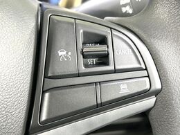 【アダプティブクルーズコントロール】高速道路での長距離走行が楽に！！自動で速度を保つクルーズコントロールが、衝突軽減システムと連携し、前方の車両を感知して車間を保つように速度調節してくれます！！