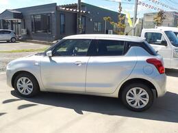 マイルドハイブリッドにより加速時にモーターアシストが働きエンジンの負荷を軽減して燃料消費を抑制します☆後退時ブレーキアシスト付で安全です！（＾＾）！