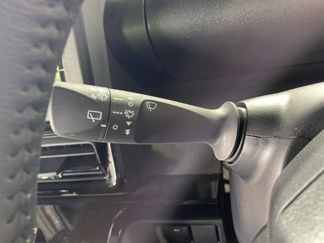 【運転席操作部】『運転席周辺の装備』の画像になります。快適なドライブを楽しむための機能が装備されています！運転席から触れるので使いやすいです！