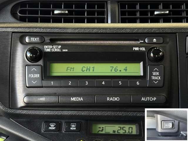 AM・FMチューナー、CD再生機能付き。音楽を聴きながらのドライブは楽しいですよね～♪☆メディアプレイヤーの接続も可☆