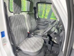 運転席シート廻りは使用感も少なく、良好な状態となっています。丁寧に使われていたことがよくわかりますね。