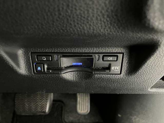 ETCはビルトインタイプになります。クルマ本体のパネルに埋め込むような形になりますので、スッキリとした室内になりますね！