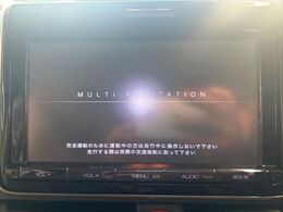 【純正ナビ】人気の純正ナビを装備しております。ナビの使いやすさはもちろん、オーディオ機能も充実！キャンプや旅行はもちろん、通勤や買い物など普段のドライブも楽しくなるはず♪