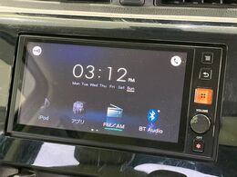 【ディスプレイオーディオ】お持ちのスマホやMP3プレイヤーとの無線接続で音楽再生が可能！コードで繋ぐわずらわしさも無く、手軽にお気に入りの音楽を楽しめます。