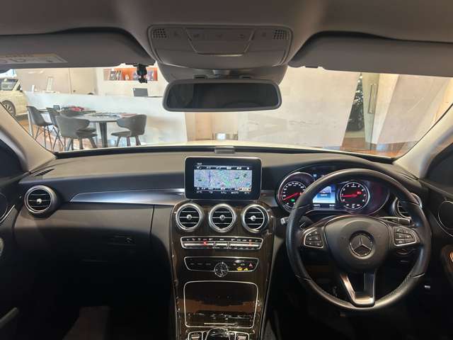 LIBERALAは、輸入車選びの新たなスタイルを提案するインポート・セレクト・ブランドです。オーナー様となる方がクルマから直接感じる感性を第一にした、最良の一台との出会いをコーディネートいたします。