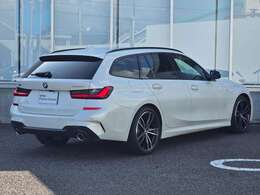 この度は弊社認定中古車をご覧いただき誠にありがとうございます。弊社はBMW 正規ディーラーですので遠方のお客様も安心してご購入下さい。ご不明な点がございましたらお気軽にお申し付けください。