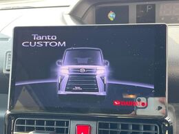 【純正10インチナビ】人気の純正ナビを装備しております。ナビの使いやすさはもちろん、オーディオ機能も充実！キャンプや旅行はもちろん、通勤や買い物など普段のドライブも楽しくなるはず♪