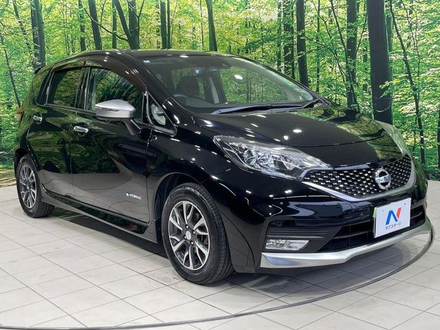 大好評のボディコーティング「弾スプラッシュコート」もご納車までに施工可能。通常のガラスコートと異なる、耐久年数6年の無機質ガラスコーティングが、ボディをキレイな状態に保ってくれます。