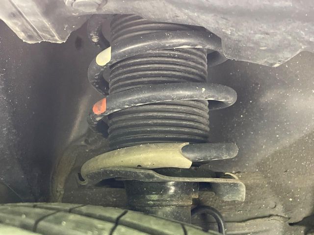 お車を安心してお乗りいただく為には、足回りの定期点検が欠かせません。サービスサポート（有償保証）では無料点検もご提供しており、安心のカーライフをお過ごしいただけるサポート体制が整っています。