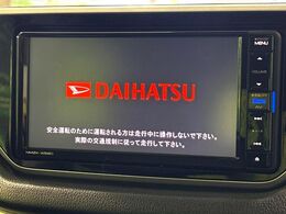 【純正ナビ】人気の純正ナビを装備しております。ナビの使いやすさはもちろん、オーディオ機能も充実！キャンプや旅行はもちろん、通勤や買い物など普段のドライブも楽しくなるはず♪