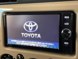 【純正ナビ】人気の純正ナビを装備しております。ナビの使いやすさはもちろん、オーディオ機能も充実！キャンプや旅行はもちろん、通勤や買い物など普段のドライブも楽しくなるはず♪