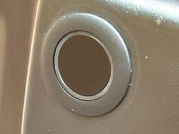 【コーナーセンサー】バンパーに付いたセンサーが障害物を検知！一定の距離に近づくとアラートで教えてくれます♪狭い駐車スペースや車庫入れ時も安心ですね☆
