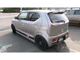 当店は販売のみではなく車検点検・整備・板金工場を完備しております！