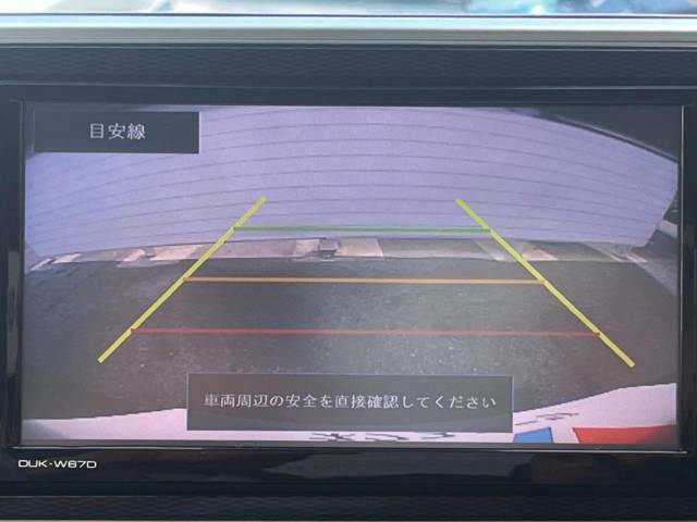 【バックカメラ】駐車時に後方がリアルタイム映像で確認できます。大型商業施設や立体駐車場での駐車時や、夜間のバック時に大活躍！運転スキルに関わらず、今や必須となった装備のひとつです！