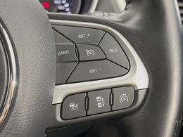 ●レーダークルーズコントロール：前の車との車間距離を一定にとりつつ、一定速度で自動走行してくれる次世代のクルーズコントロール！主に高速道路や自動車専用道路で使用する便利な機能です！