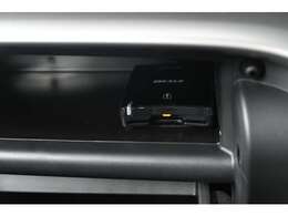 助手席グローブボックス上部にETC車載器装備　高速料金の支払いもスイスイと