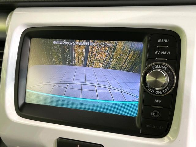 【バックカメラ】駐車時に後方がリアルタイム映像で確認できます。大型商業施設や立体駐車場での駐車時や、夜間のバック時に大活躍！運転スキルに関わらず、今や必須となった装備のひとつです！
