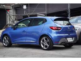 4気筒ターボ　RSドライブ　6速EDC　パドルシフト　専用AW　専用シート　リアスポイラー　LEDデイライト　パークセンサー　ナビ　DTV　Bluetoothオーディオ　禁煙車　スペアキー