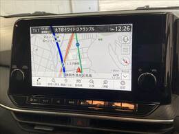 【純正ナビ】一体感のあるナビは、高級感ある車内を演出してくれます。Bluetooth再生などオーディオ機能も充実しておりますので、運転もより楽しめます♪