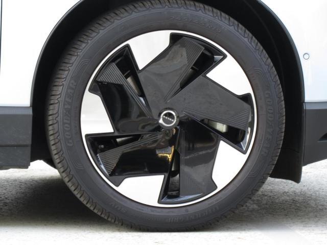 在庫展示店舗】ボルボカー柏の葉　04-7137-3177