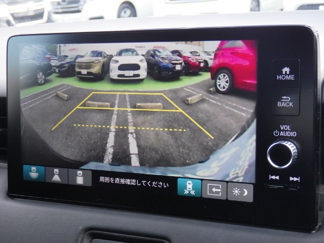 オートエアコンは左右席で独立温度コントロールが可能です。運転席はキンキンに冷やして助手席はマイルドにと言った設定が可能です☆暑さ寒さでケンカすることもなくなりますね♪