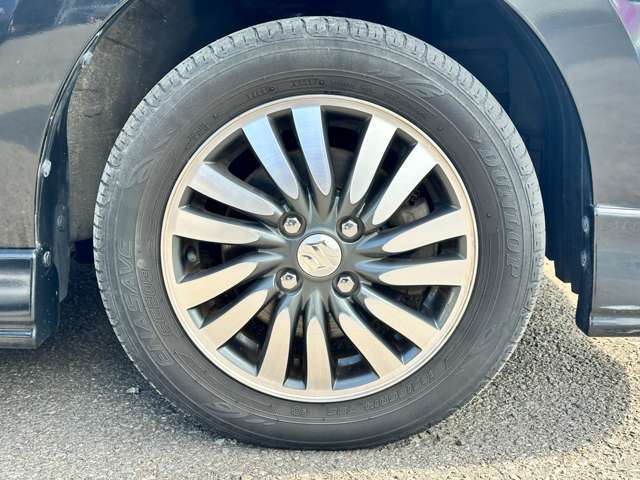 【アルミホイール】デザイン性が大事ですが、スチールホイルに比べアルミは軽量ですので、燃費や走りにも影響します。