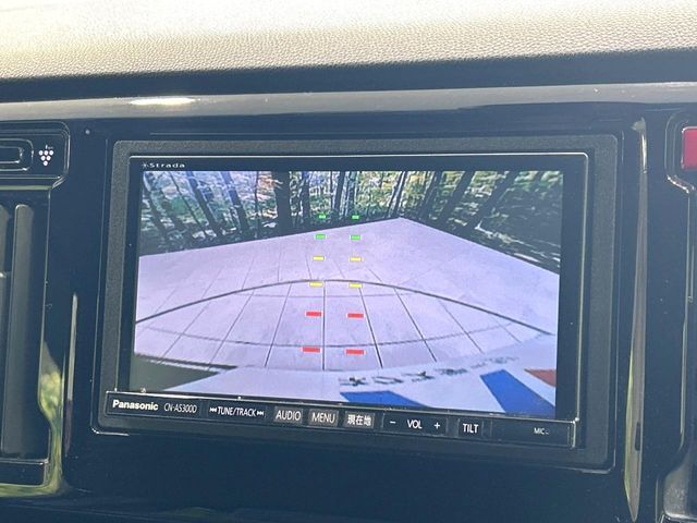 【バックカメラ】駐車時に後方がリアルタイム映像で確認できます。大型商業施設や立体駐車場での駐車時や、夜間のバック時に大活躍！運転スキルに関わらず、今や必須となった装備のひとつです！