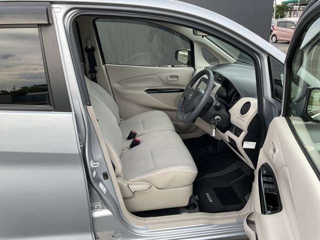 快適に運転できるドライブポジション！やわらかくて上質なシートは長距離ドライブでも疲れません。